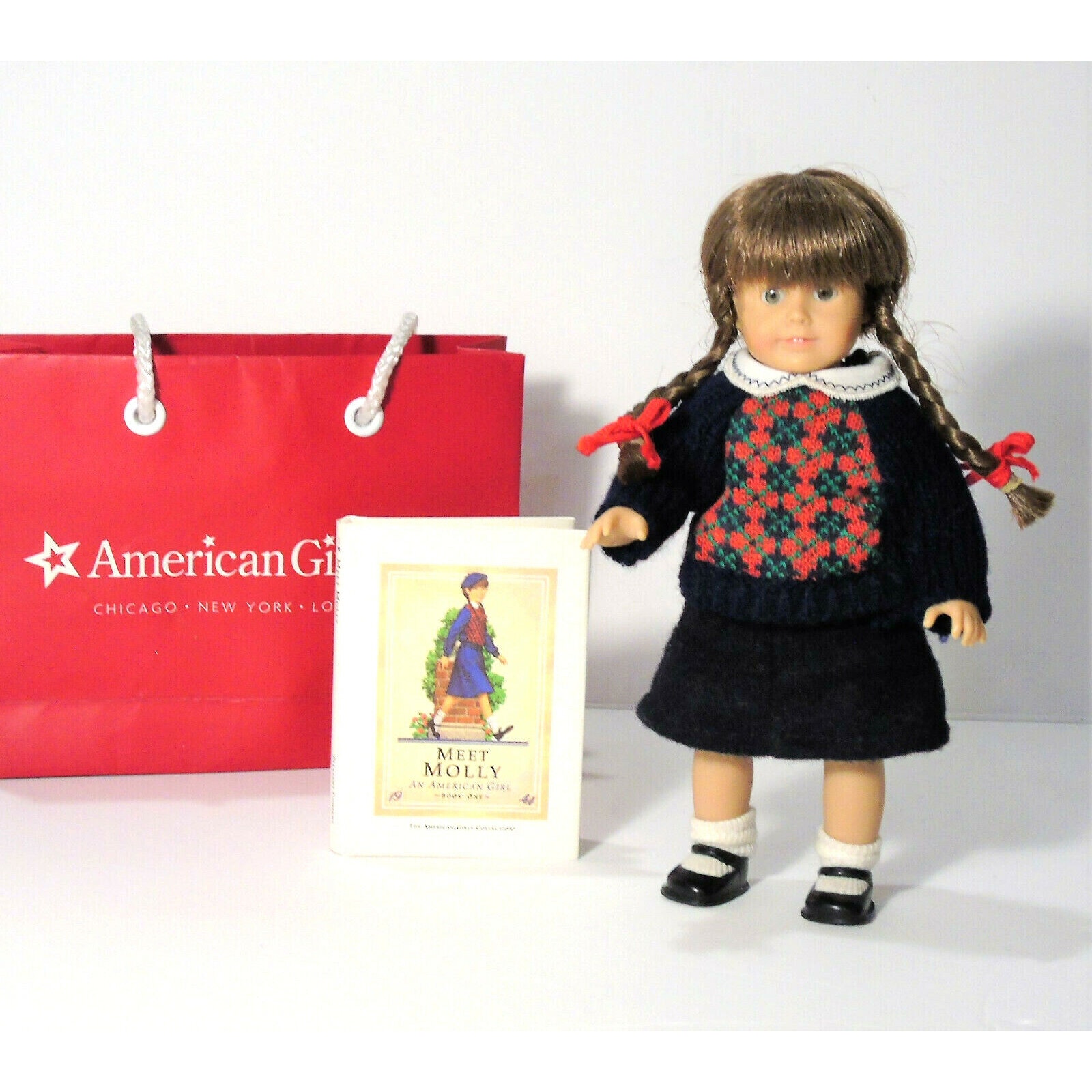 American Girl Pleasant Company MINI MOLLY DOLL Cloth, Glass Eyes 6.5 + BOOK BAG