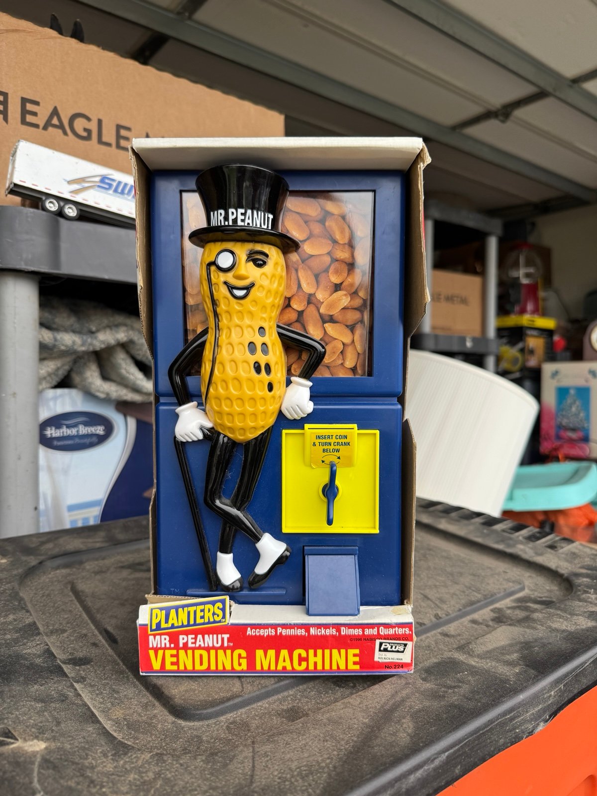 planters peanut vending machine