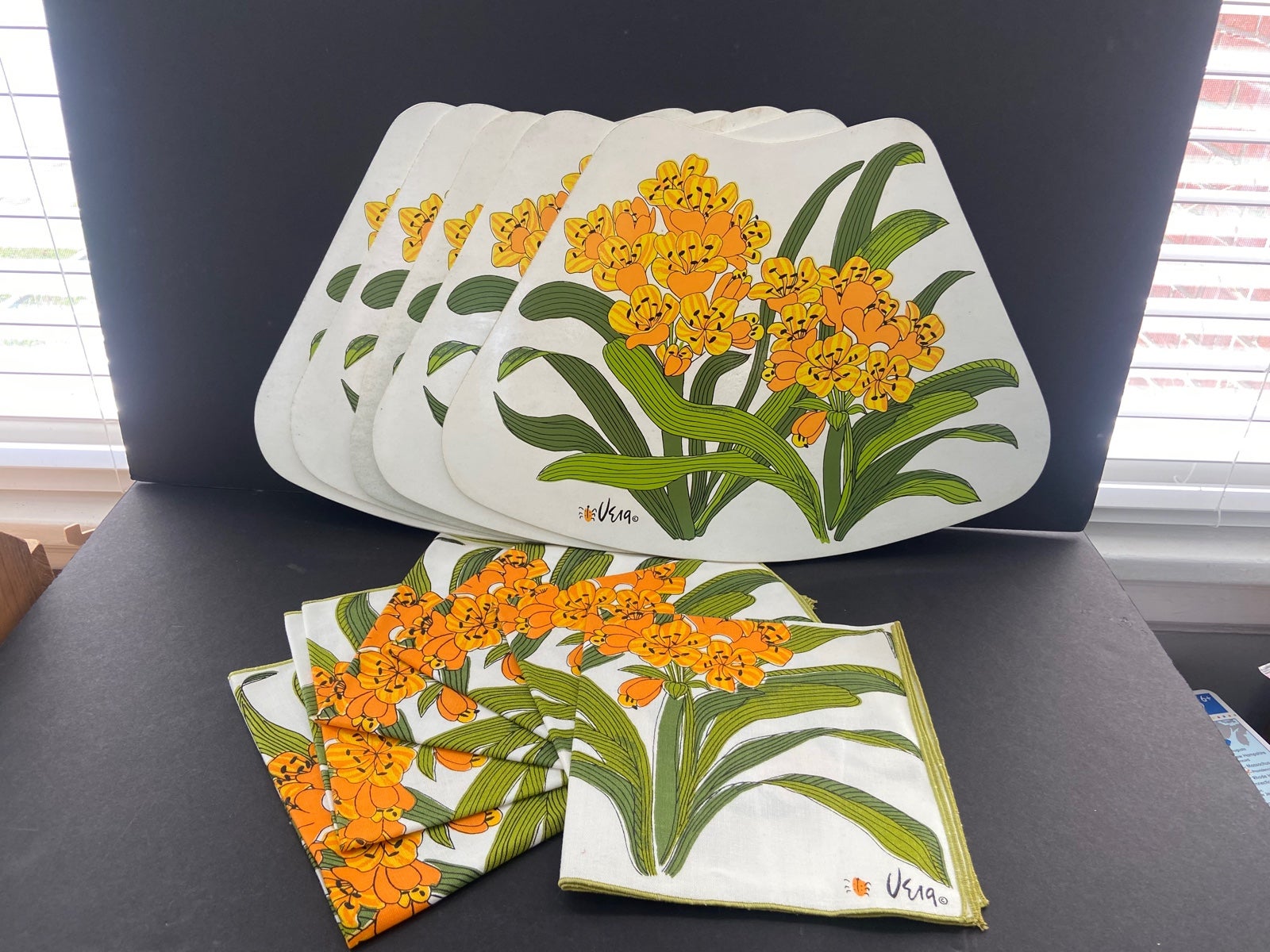 VINTAGE VERA NEUMANN VINYL LILIES FLORAL PLACEMATS & NAPKINS SET OF 6 MCM BOHO