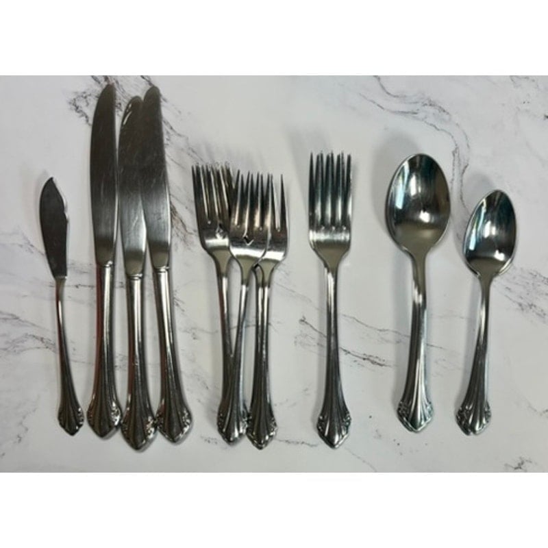 Oneida Ltd 1881 Rogers Repose Bittersweet Flatware Set – 21 pieces.
