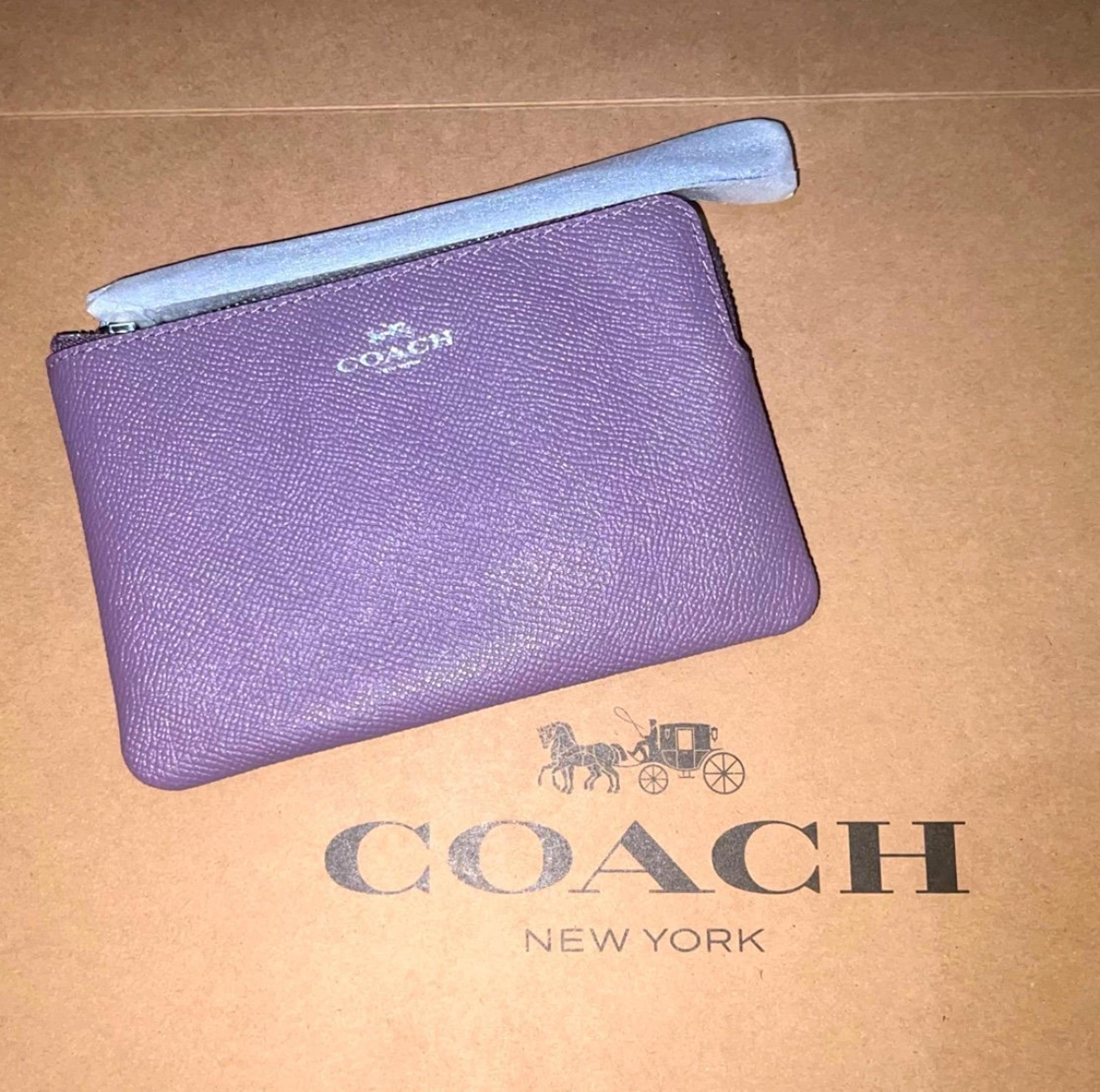 NWT COACH Corner Zip Wristlet Wallet in Purple Crossgrain Leather  <5⭐️Seller>