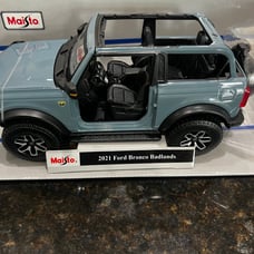 2021 Ford Bronco Badlands 1/18 Scale Model Car By Maisto