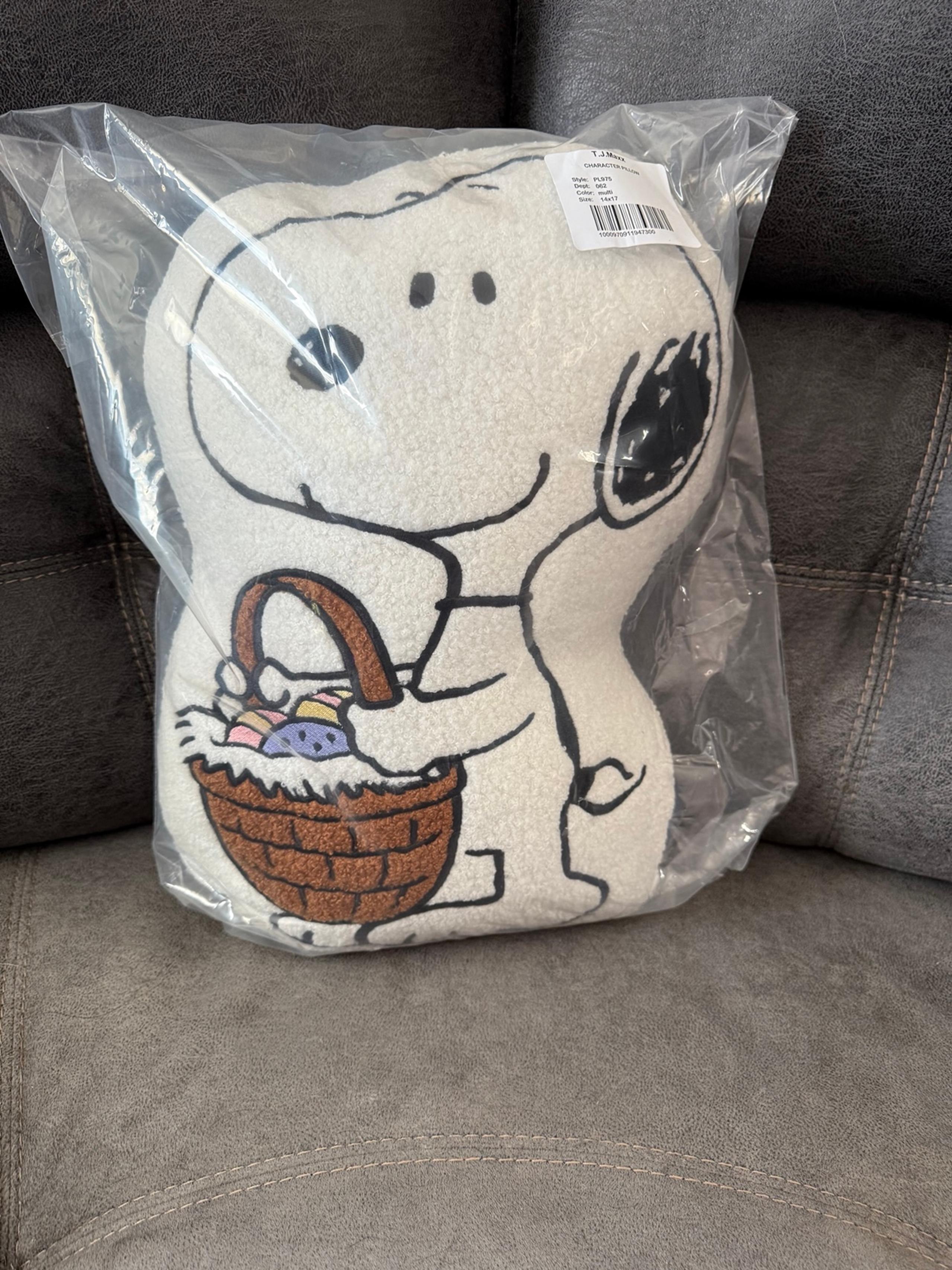 With FREE gifts: Snoopy Sherpa Decorative Pillow Holding his Easter Basket NWT
