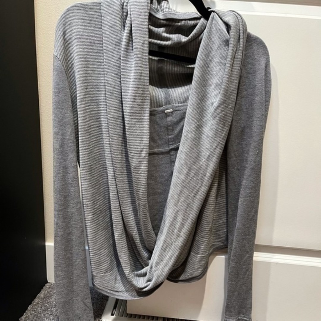 Lululemon size 6 gray wrap sweater