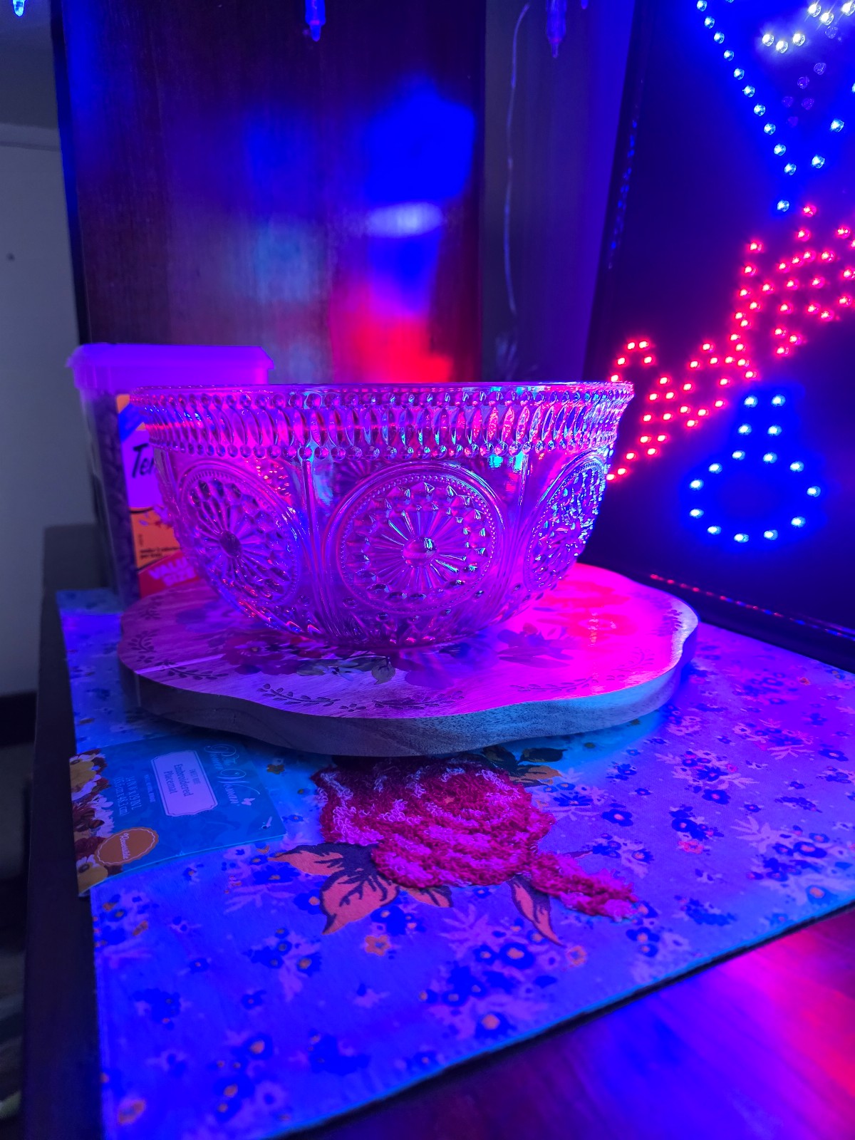 Pioneer woman lustre pink serving bowl
