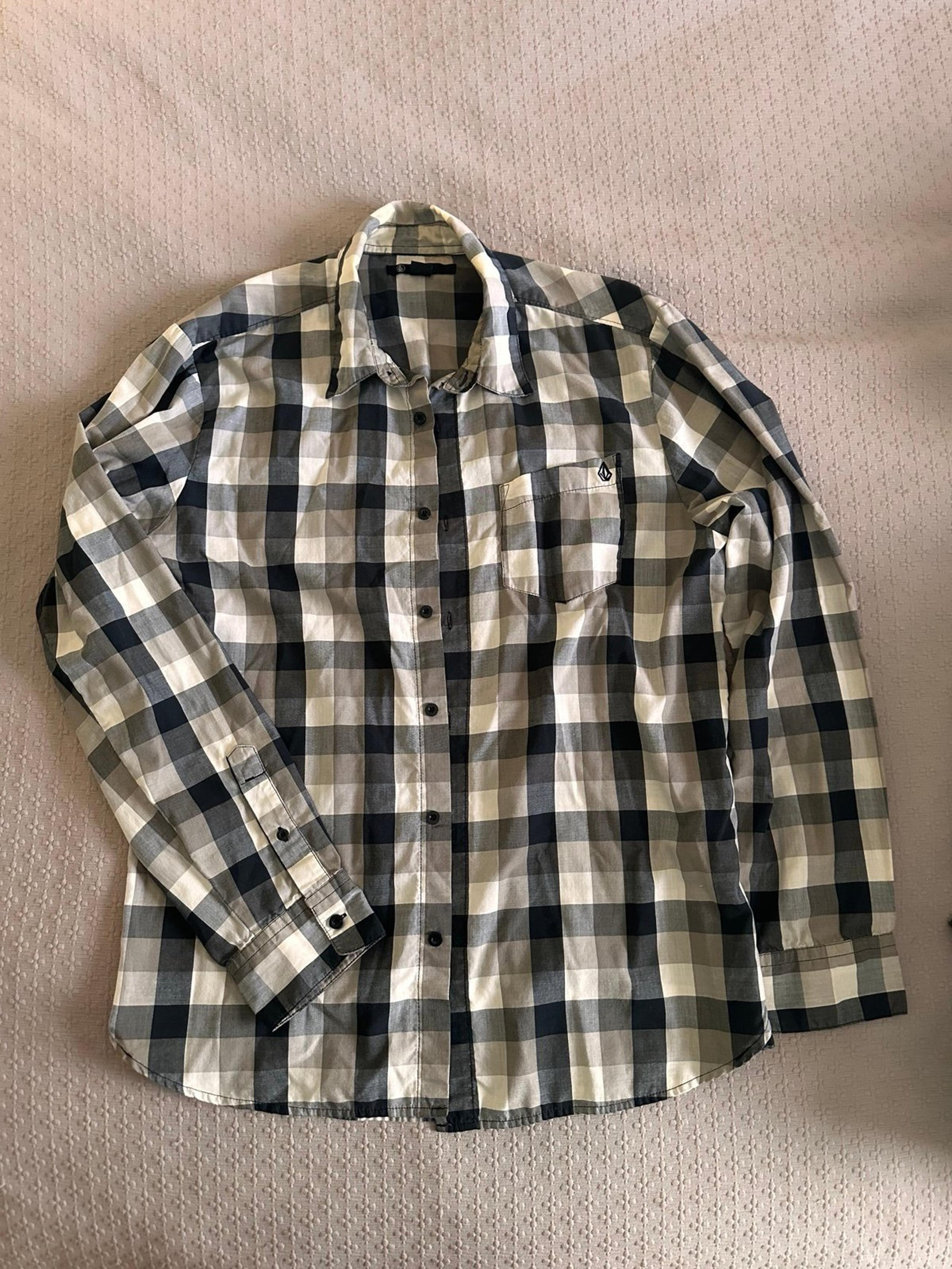 Volcom men’s button up shirt
