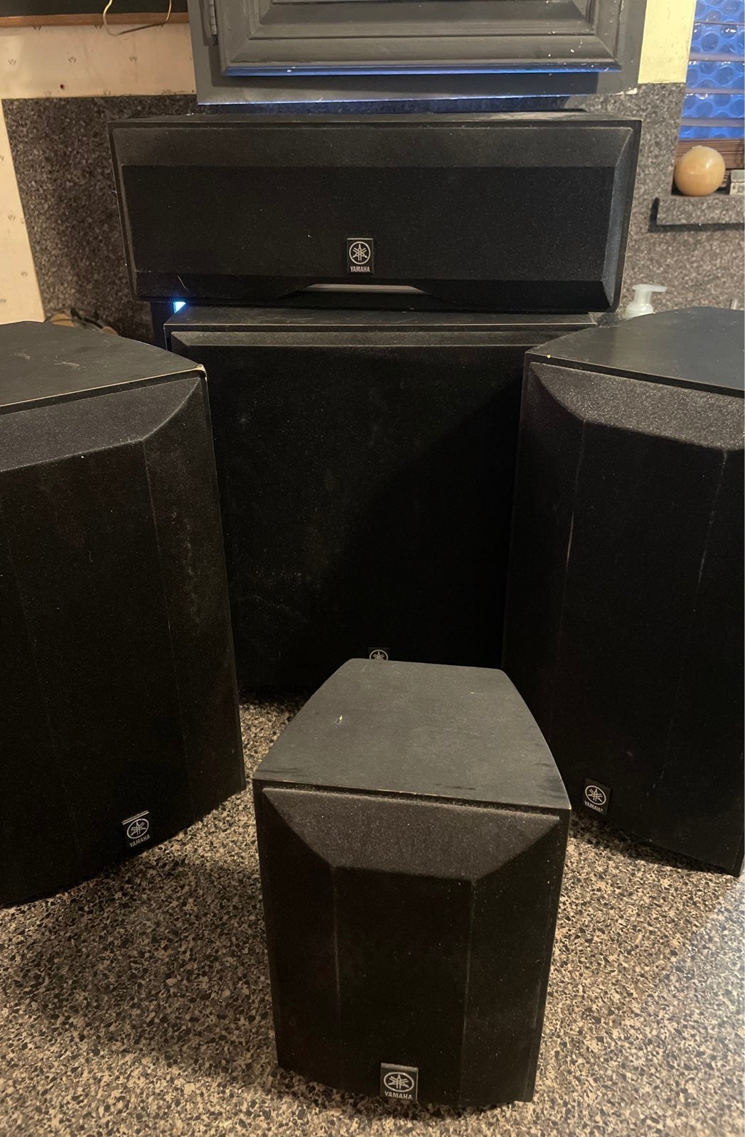 YAMAHA SURROUND SPEAKER LOT