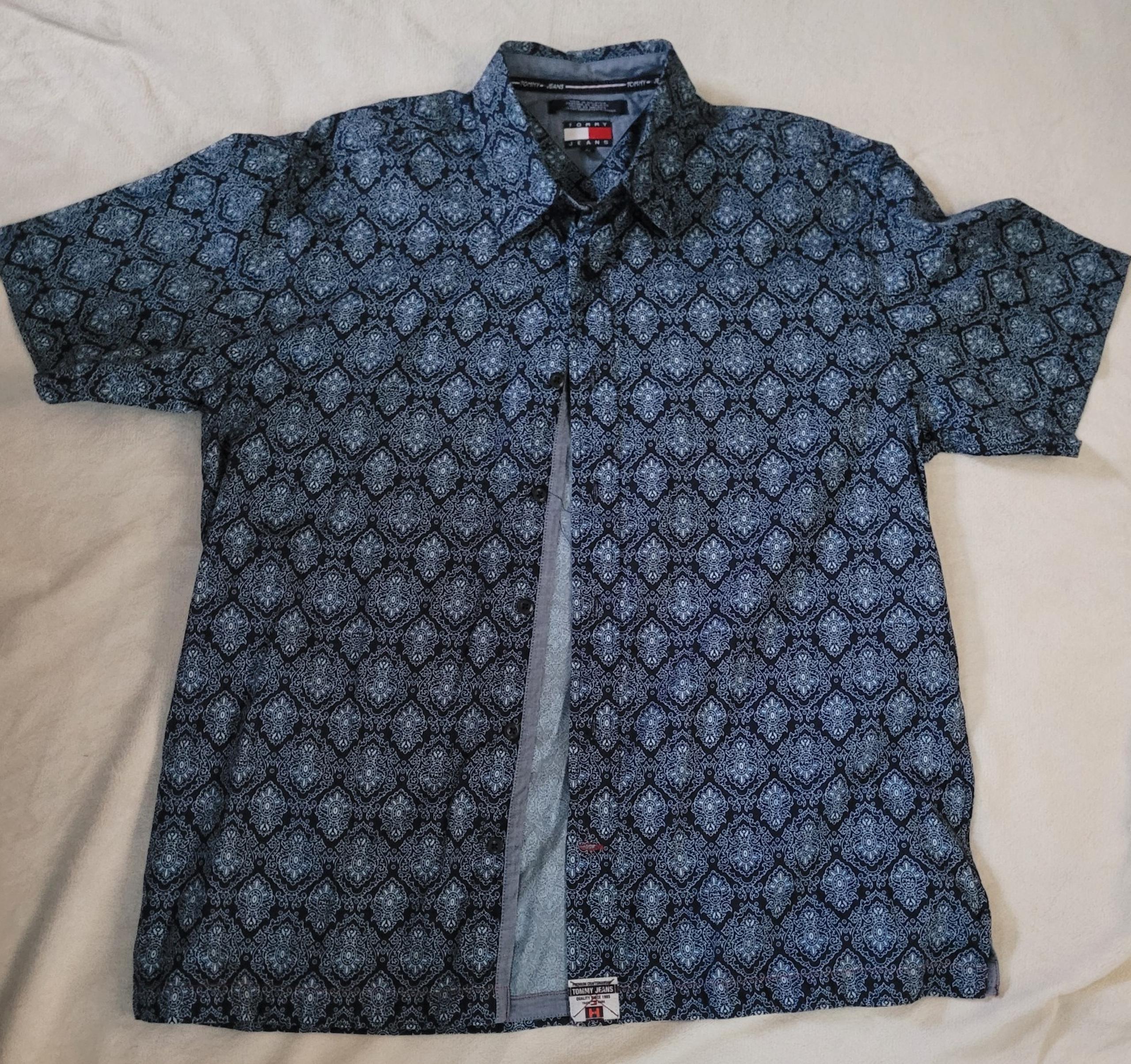 Men's  Tommy Hilfiger  Botton up shirt size L