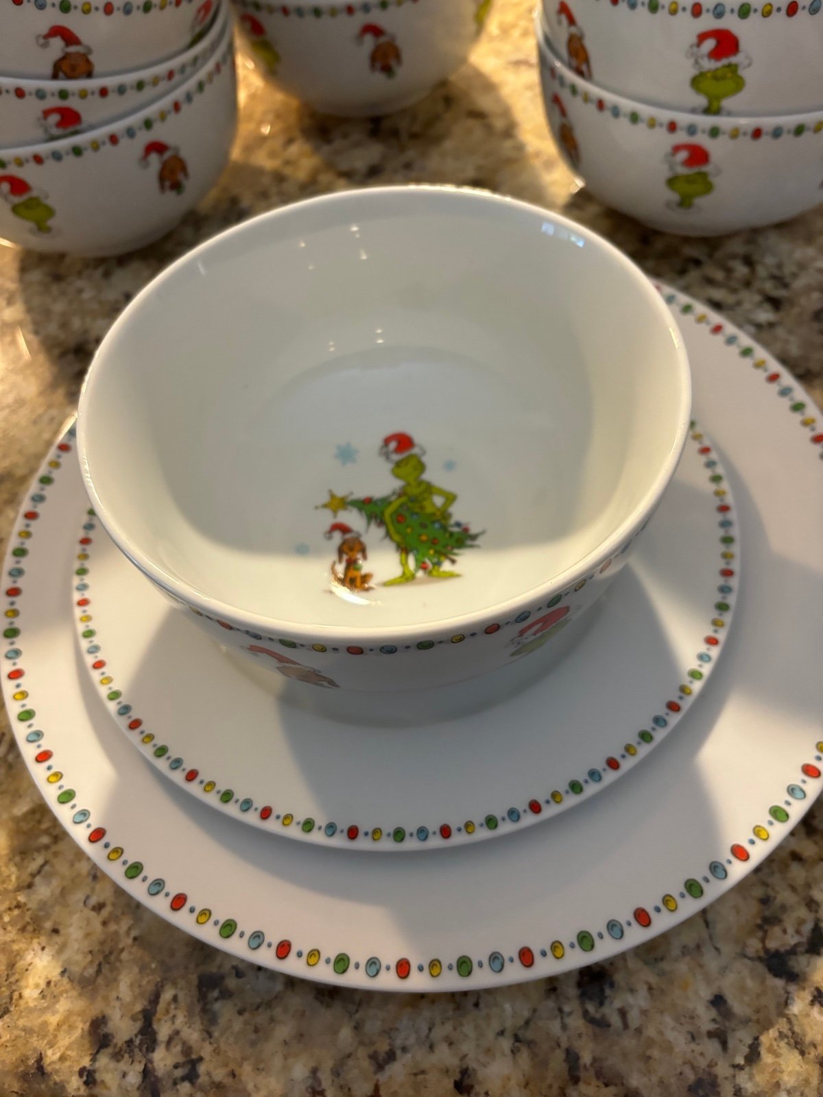 Grinch ❤️12 piece dinner place setting ❤️read description