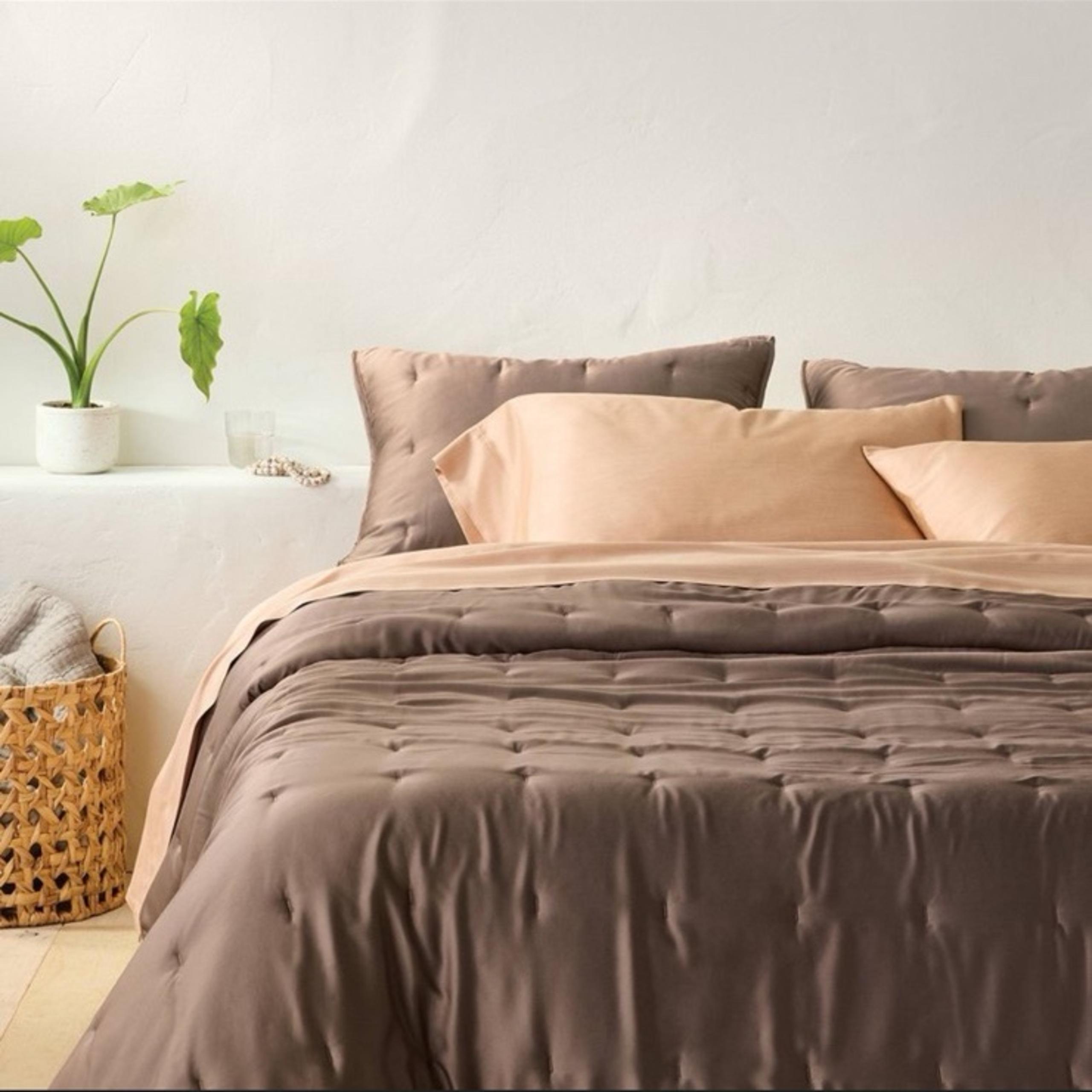 Full/Queen Rayon from Bamboo Quilt Fig
- Casaluna™