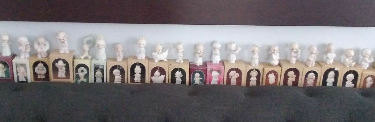 precious moments figurines Large lot