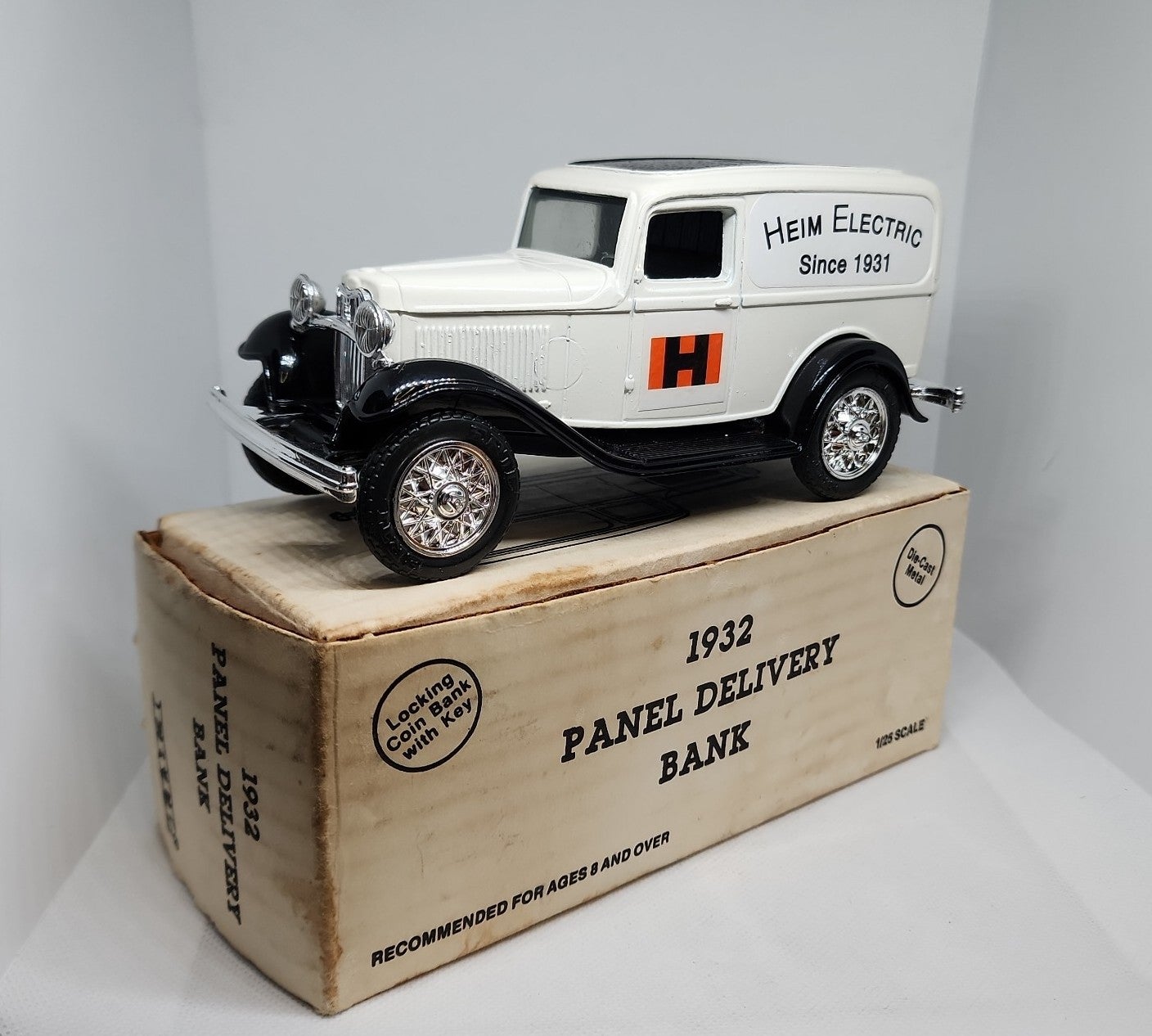Ertl #9616 Edwin L Heim Co. Harrisburg PA 32 Ford Panel Bank 1/25 Scale MIB