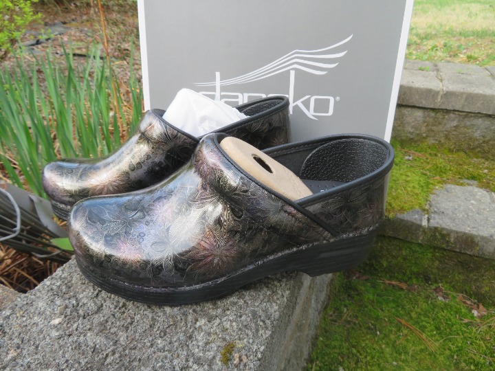 NEW Womens Etched Floral Dansko Professional Patent Shoes, 7.5 / 8 38