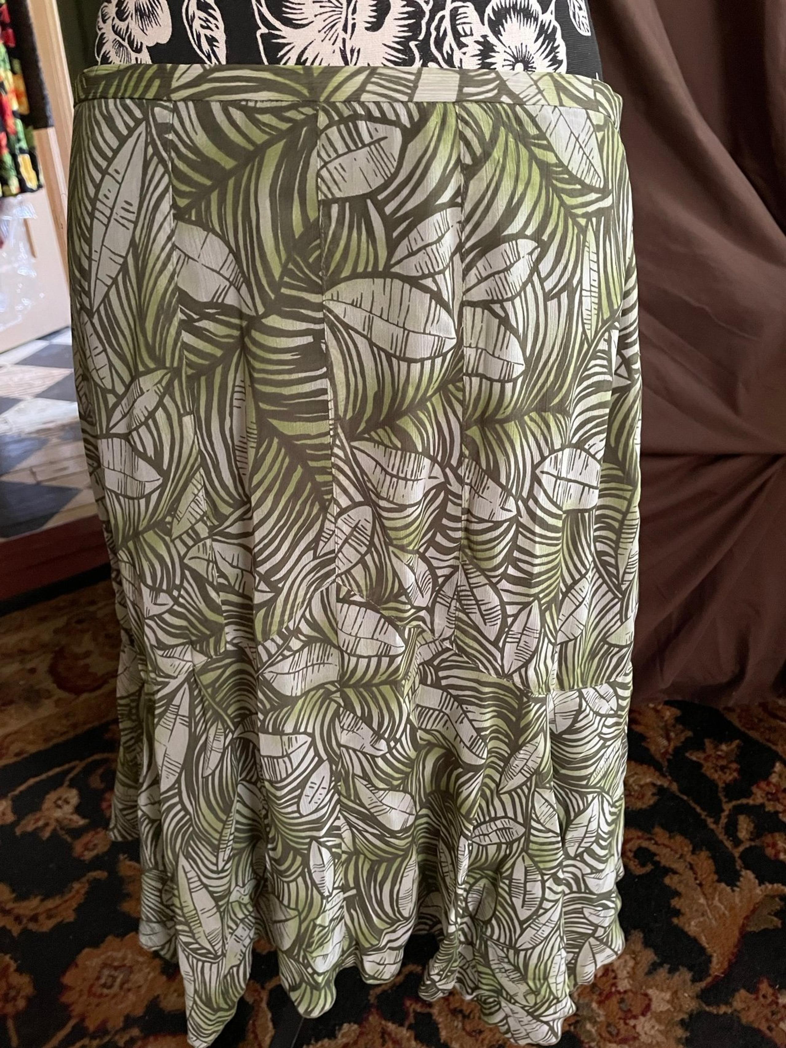 Worthington Size 12 Women’s Lined Side Zip Skirt 32” W 27” Length