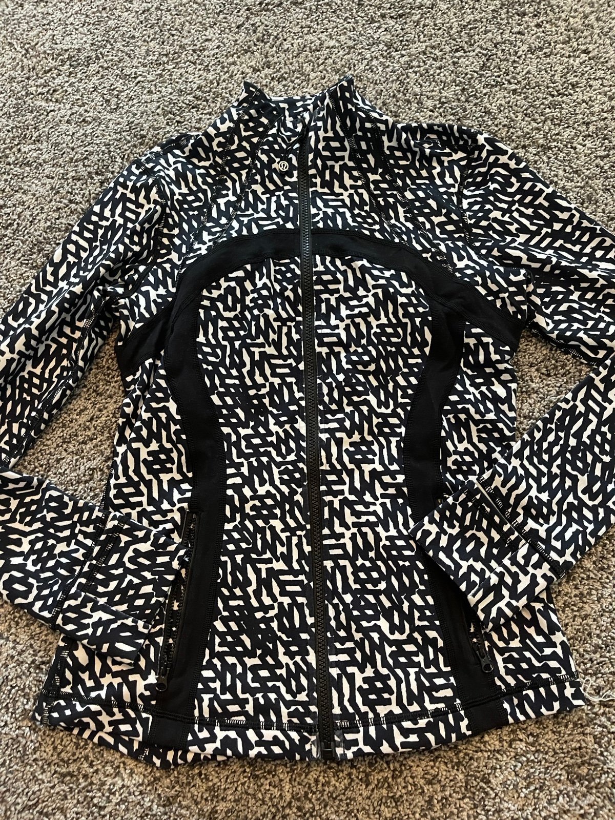 Lululemon size 8 zip up