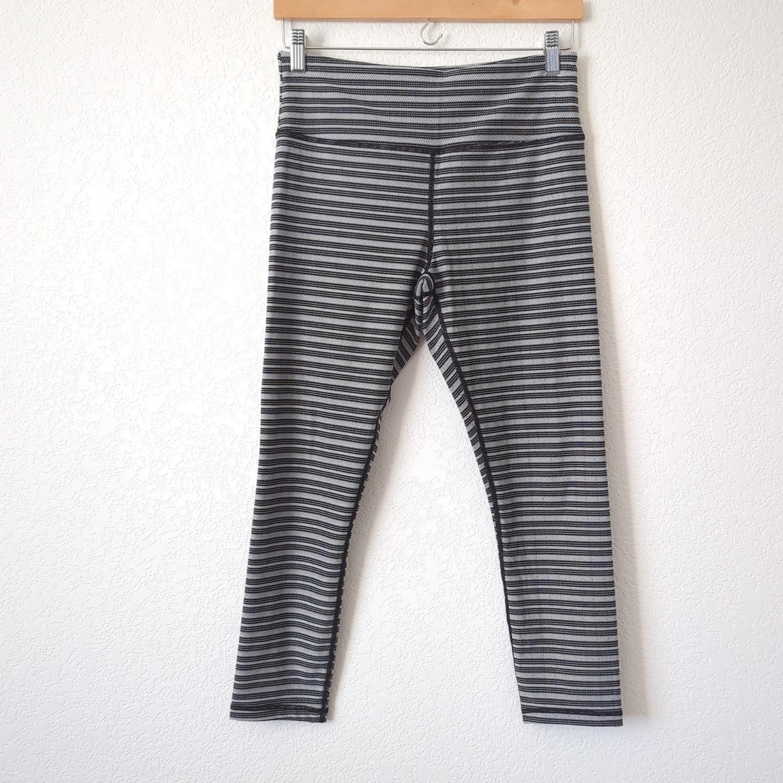 Zyia Active Leggings 8 10 Medium Womens Athletic Pants Black White Stripe EUC