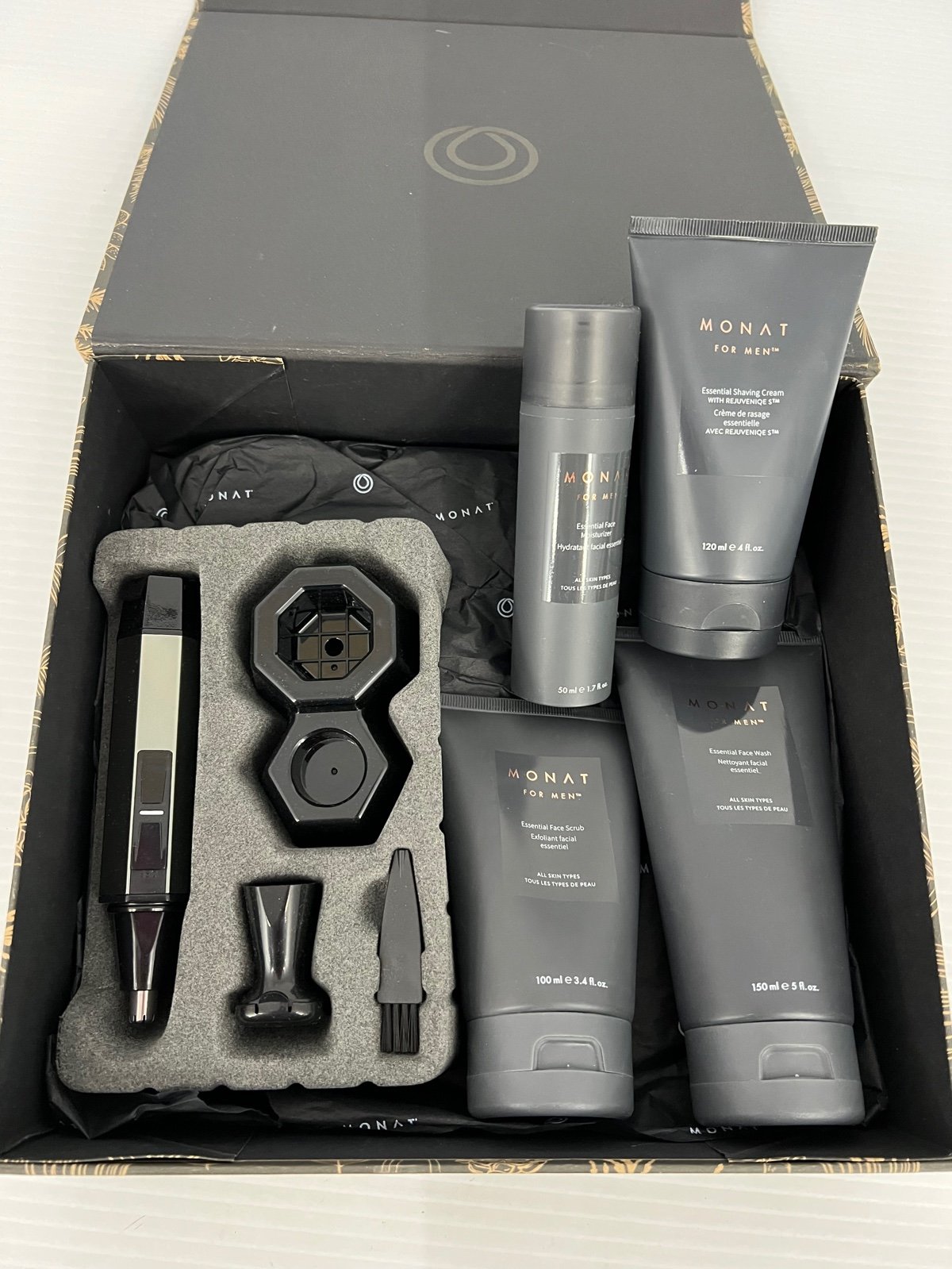 Monat For Men Grooming Kit