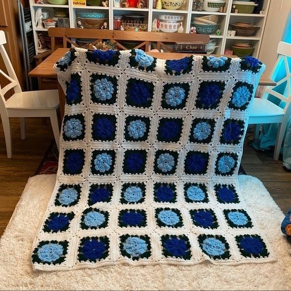 Afghan vintage retro blue white flower rose blanket throw handmade crochet