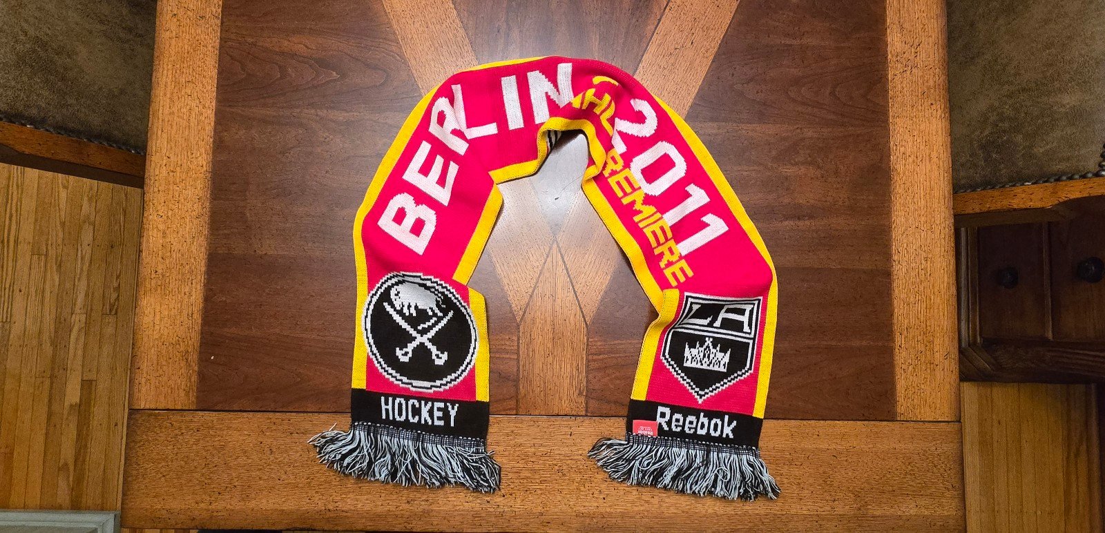 2011 NHL Premiere Berlin Buffalo Sabres vs LA Kings scarf