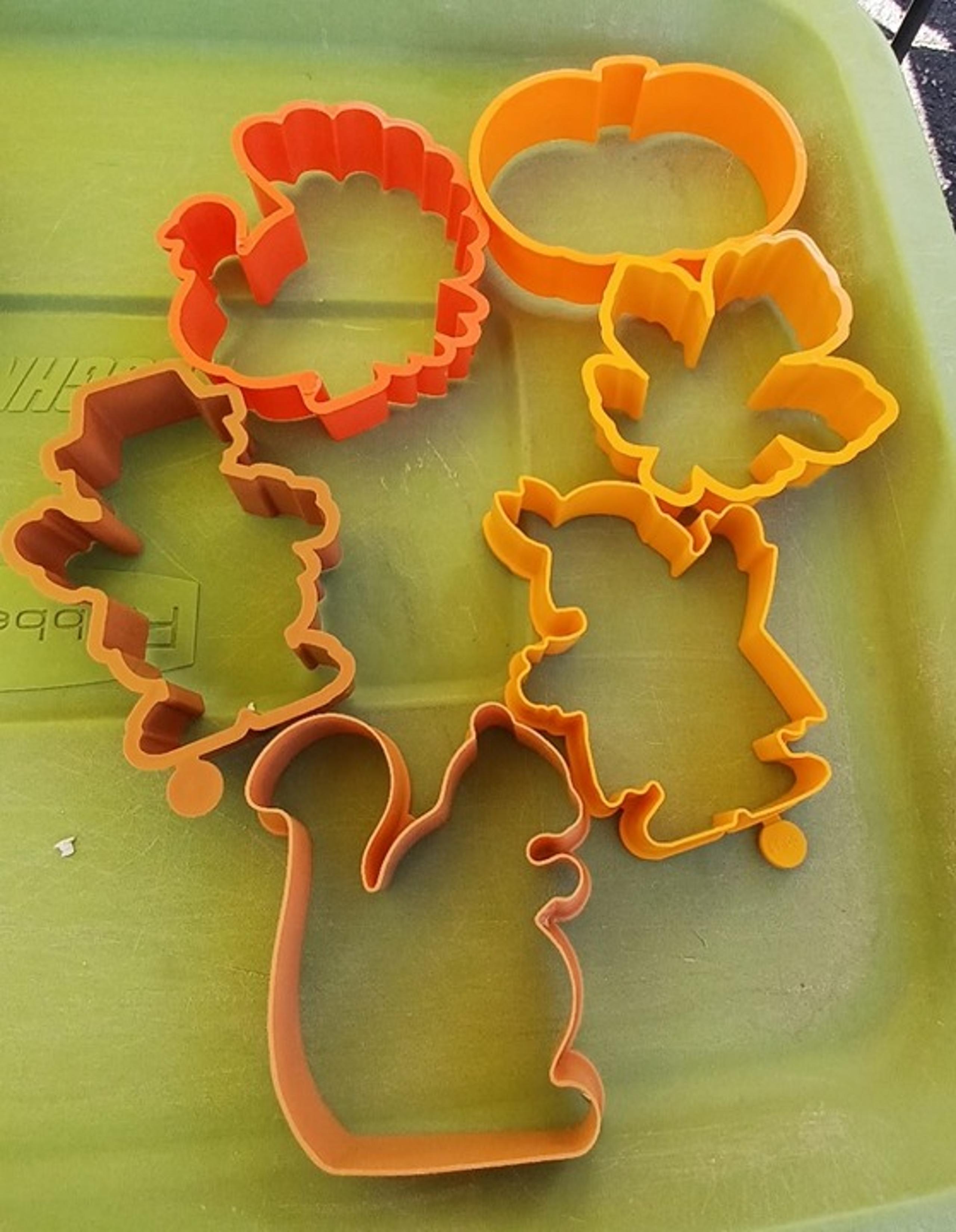 Cookie Cutters Hallmark Thanksgiving Squirrel, Pilgrim, Native American, Leaf