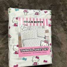 Hello Kitty limited edition 100% cotton twin XL 3 Piece bed Sheet Set - NEW!!!