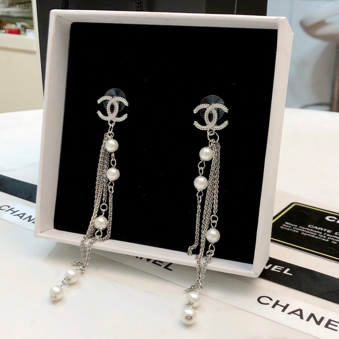 Pearl tassel earrings