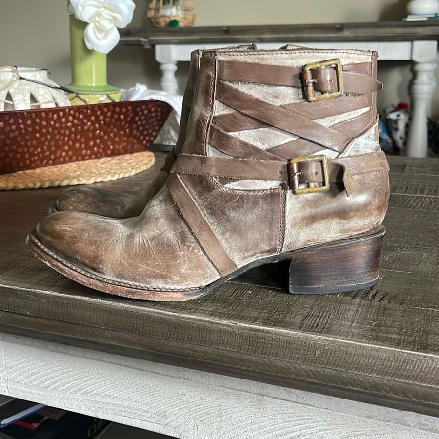 Freebird Sammi Womens 9 Buckle Western Booties Distressed Ankle Heel Boots Shoes