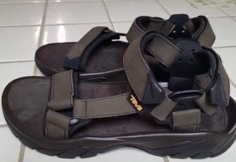 BNWOT Teva Hurricane 4 Men's Outdoor Sandal
