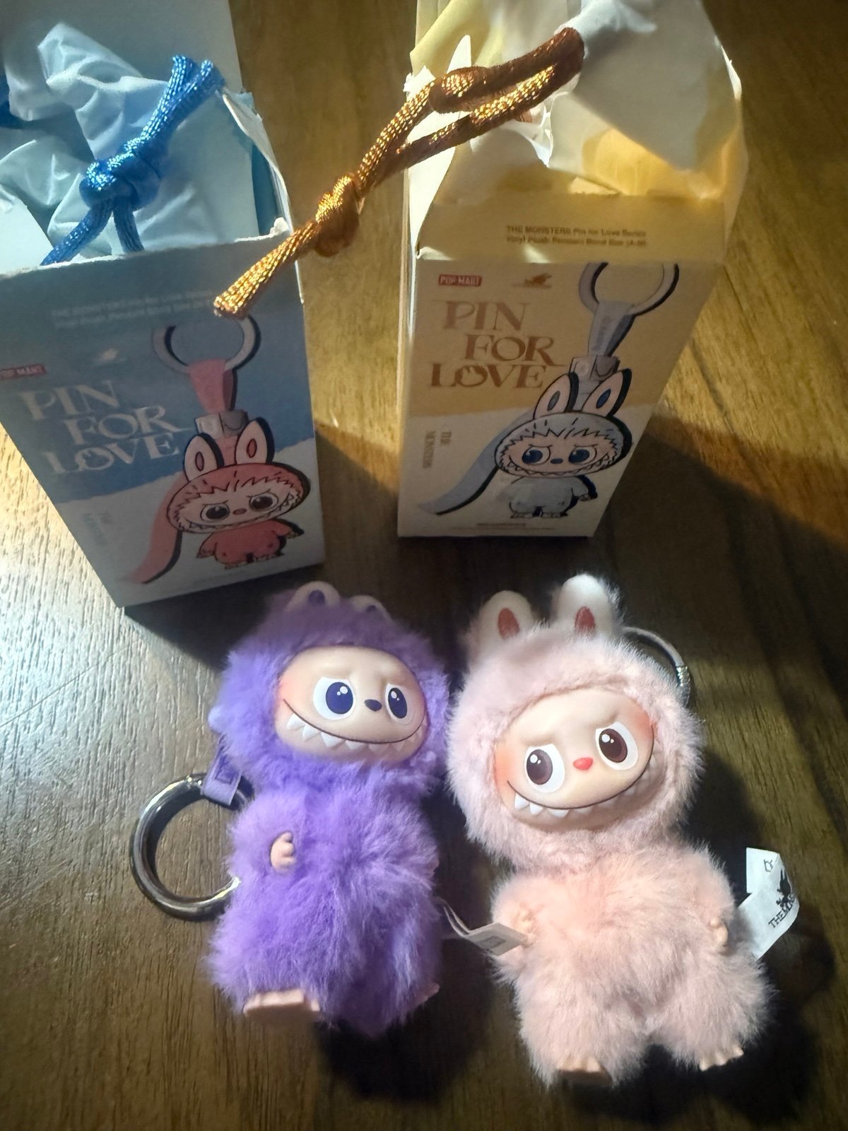 Pop mart Labubu pin for love