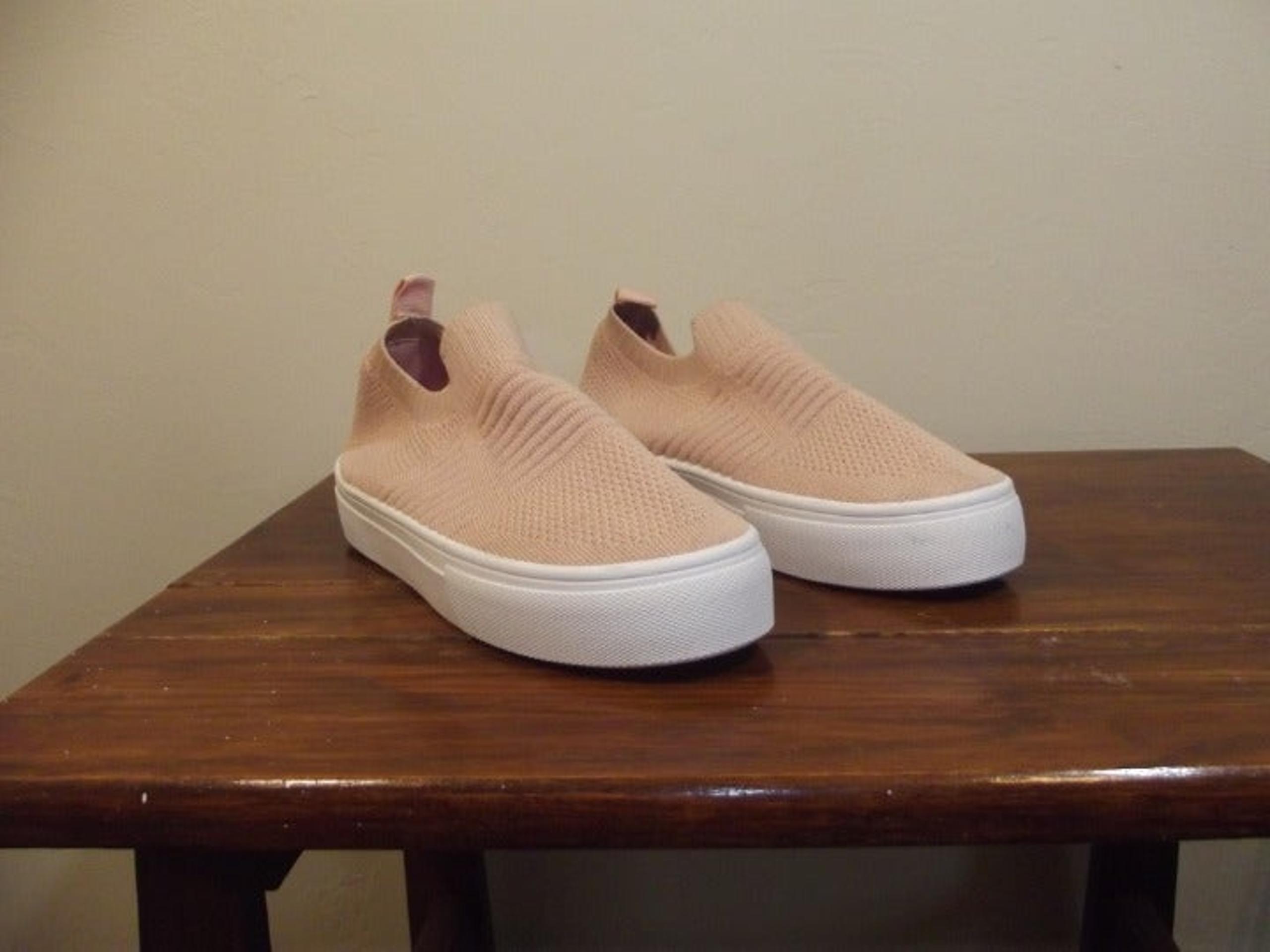 Rue 21 Peach Slip On Size 7