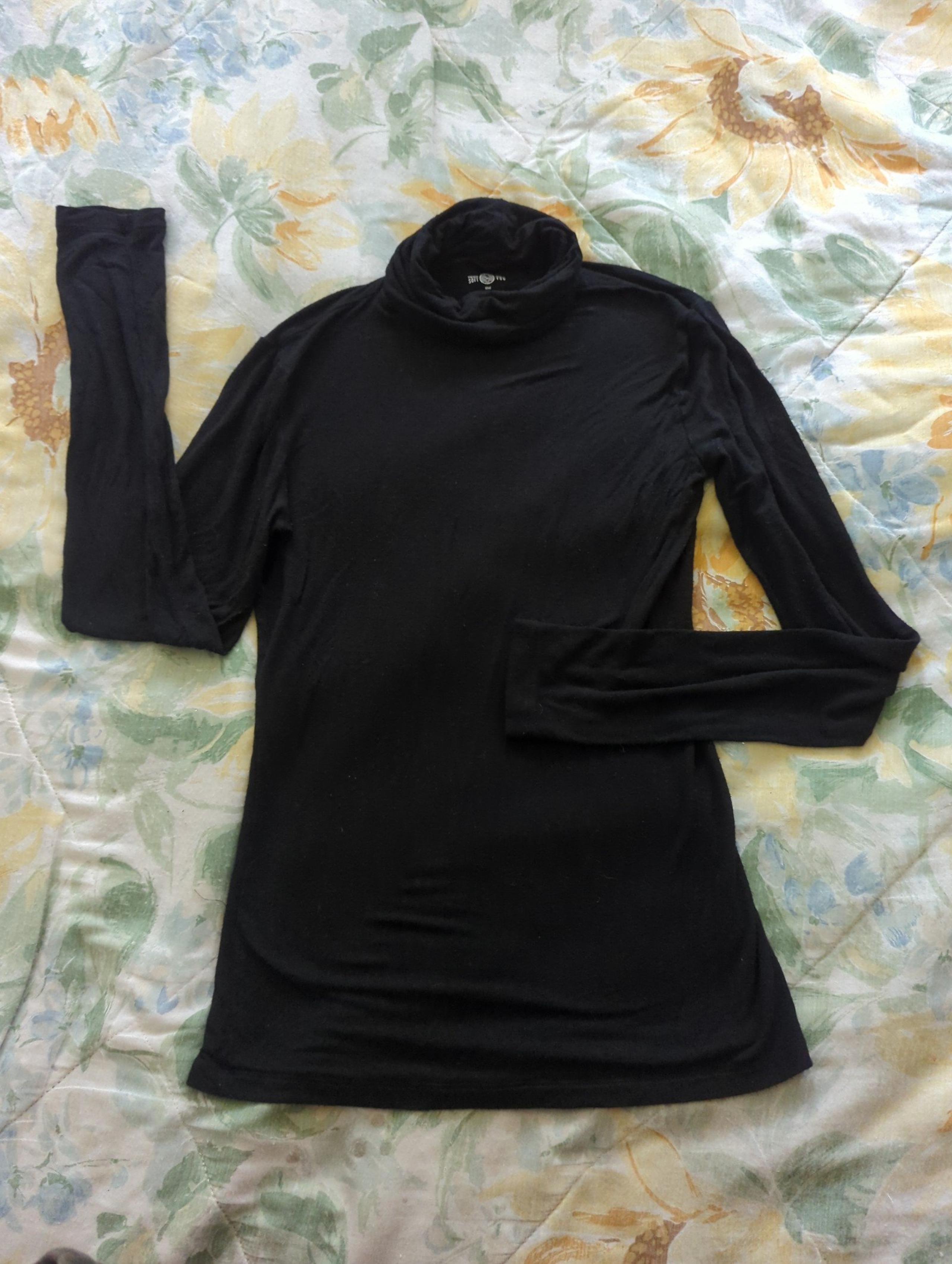 SO Woman's stretchy turtleneck size medium