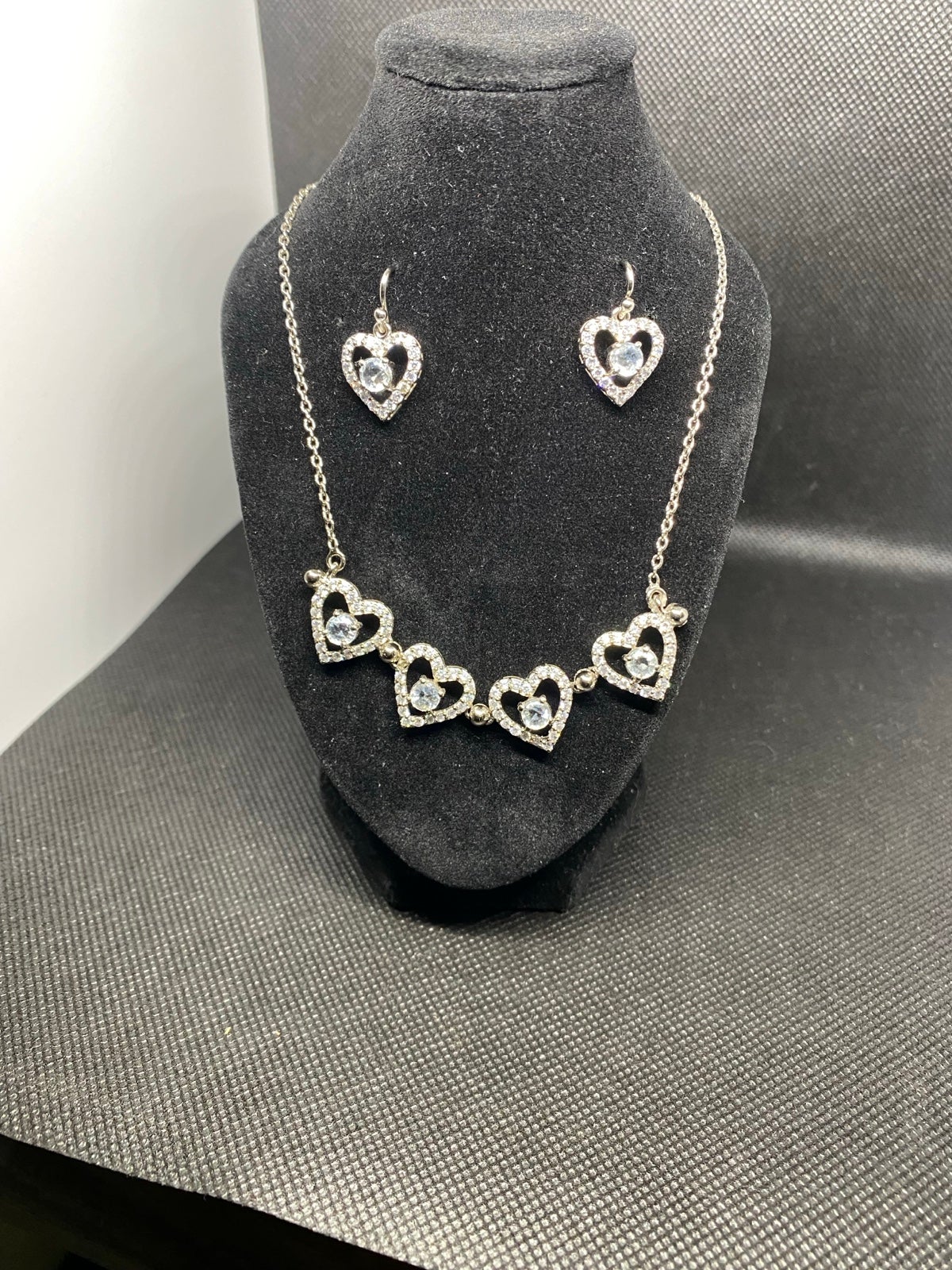 Heart set open and close style