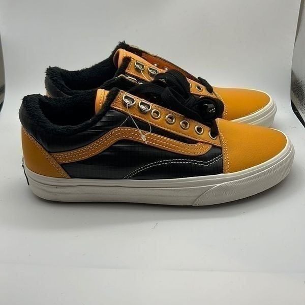 Vans Old Skool MTE NWT- men 7.5 / women 9