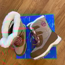 New girls Totes Sz 1 snow boots Sand