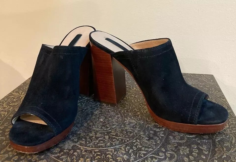 Frye Company Black Suede Karissa Mules 7M