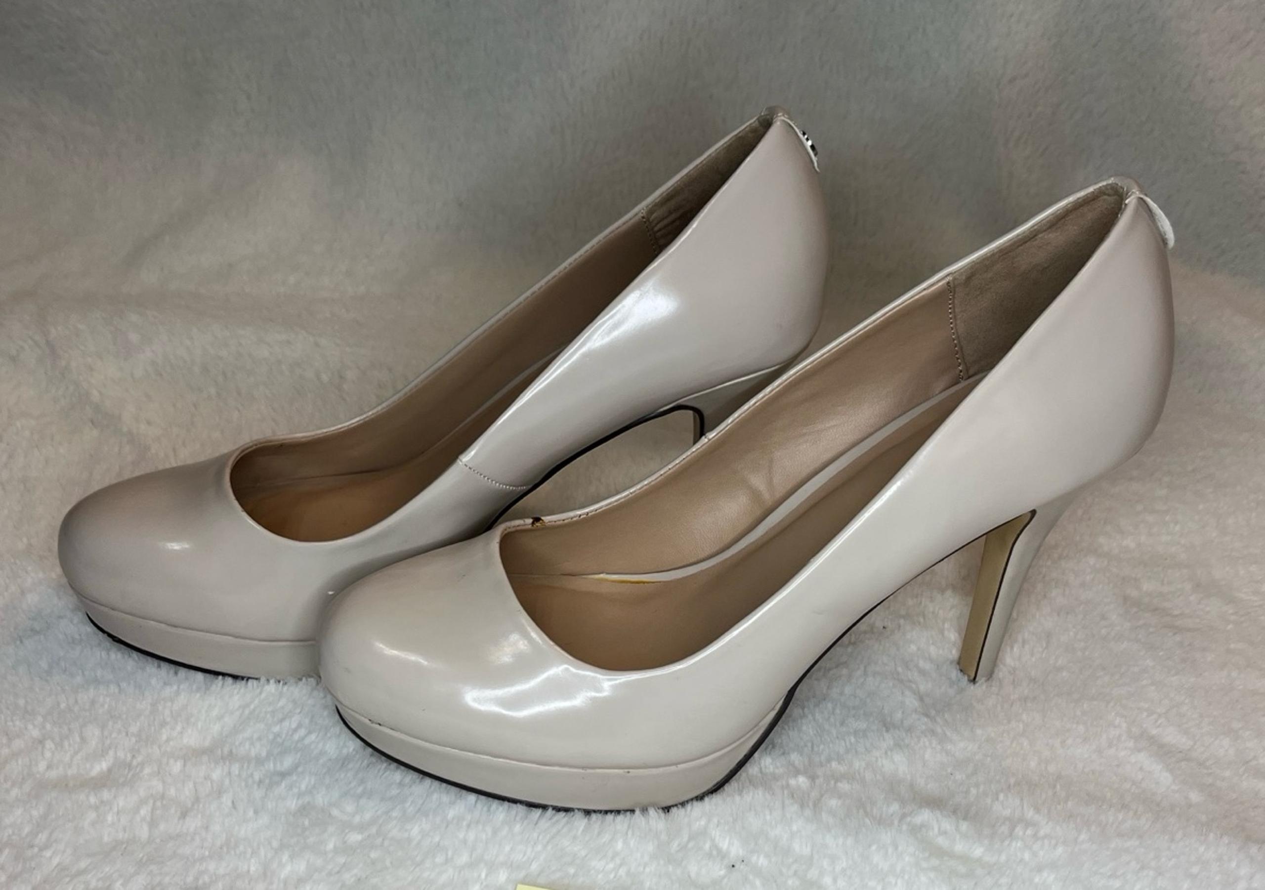 Women’s Cream Pumps Size 8 by Call it Spring