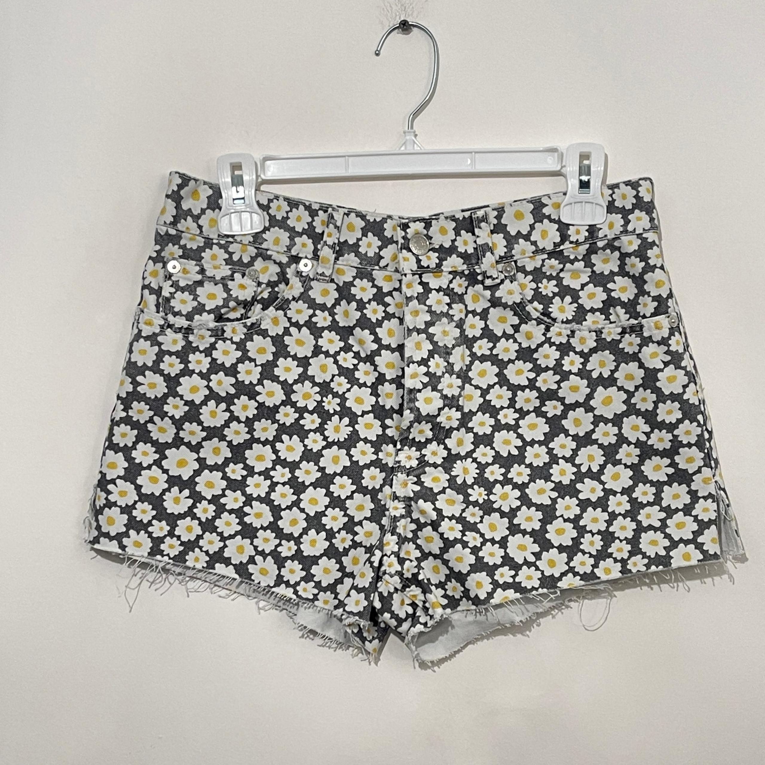 Zara Button Fly Shorts Womens 6 Gray Daisy Flowers All Over Frayed Hi Rise