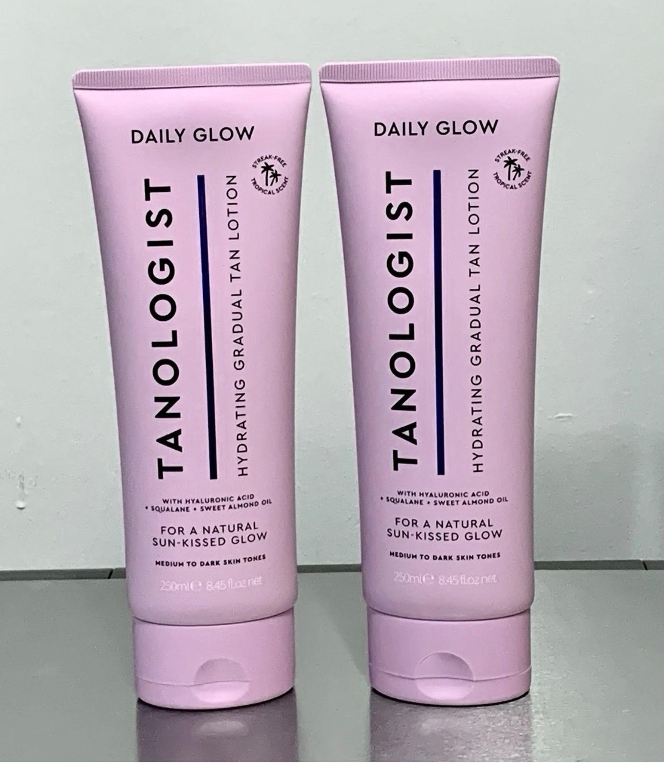 2X TANOLOGIST HYDRATING GRADUAL TAN LOTION MEDIUM TO DARK 8.45 oz (#m2)