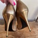 STUART WEITZMAN Classic Gold Leather Stiletto Pumps Metal Heels Woman’s 8M Spain