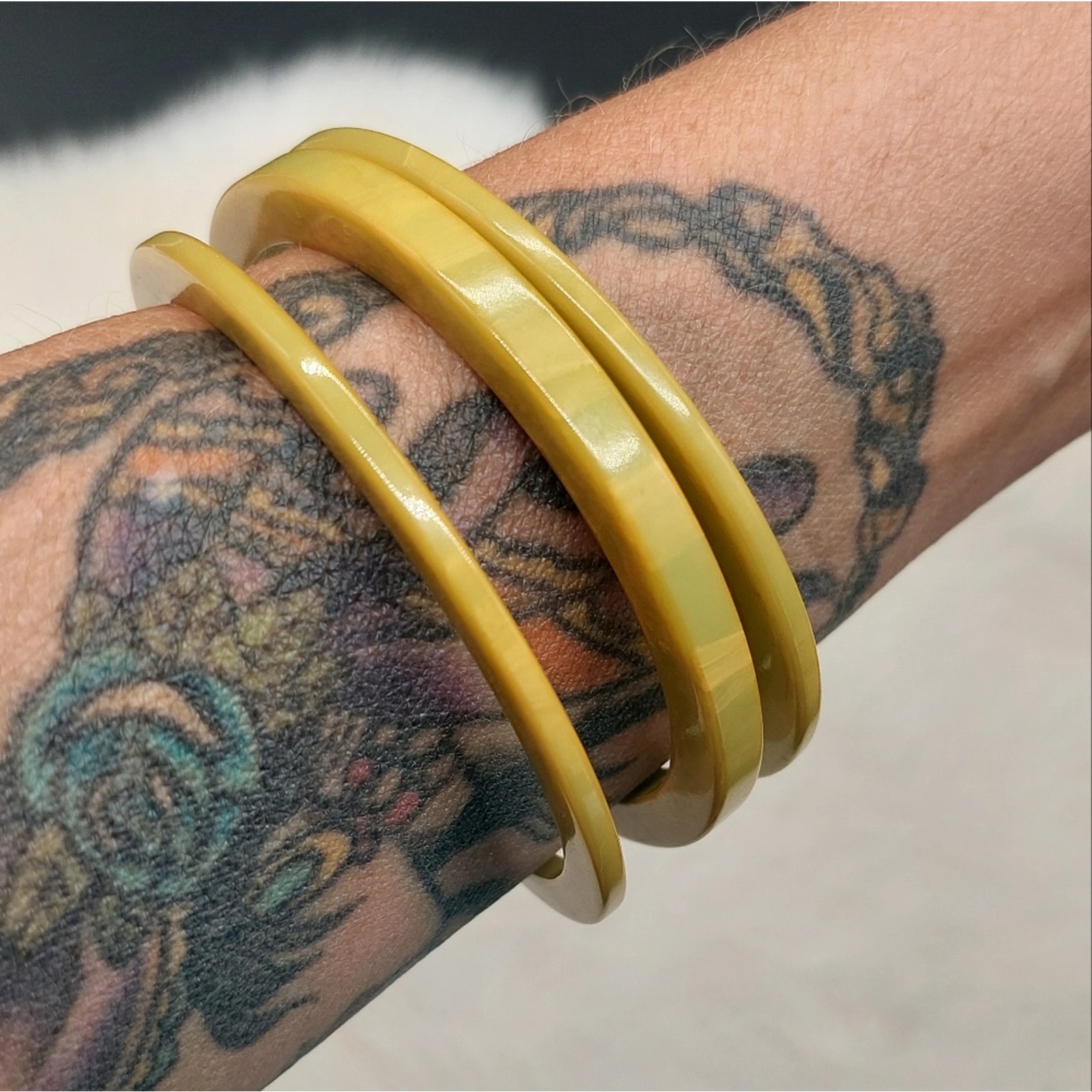 VTG Bakelite light avocado marble swirl stack stackers filler bangles bracelets
