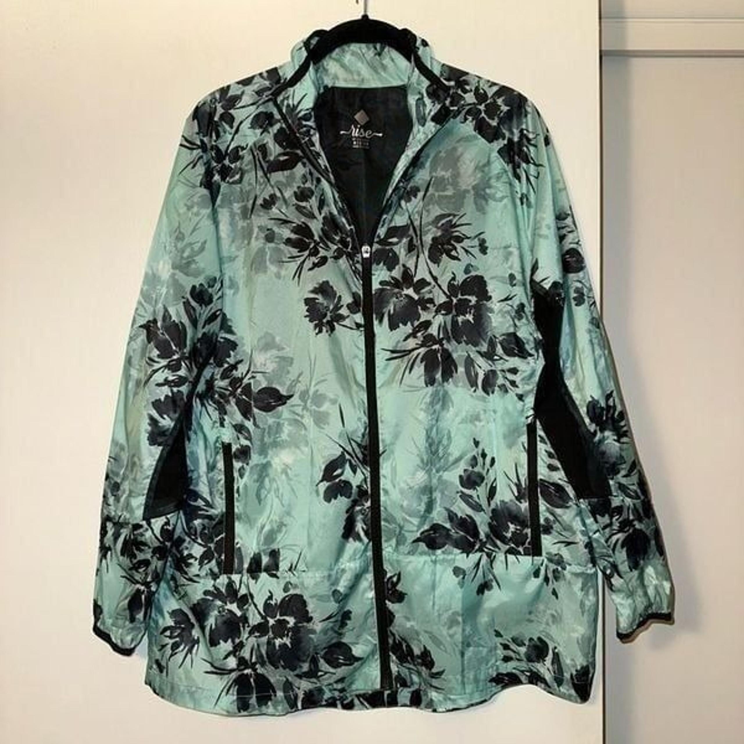Lularoe Women’s Rise Green Black Floral Windbreaker Size Medium NWOT