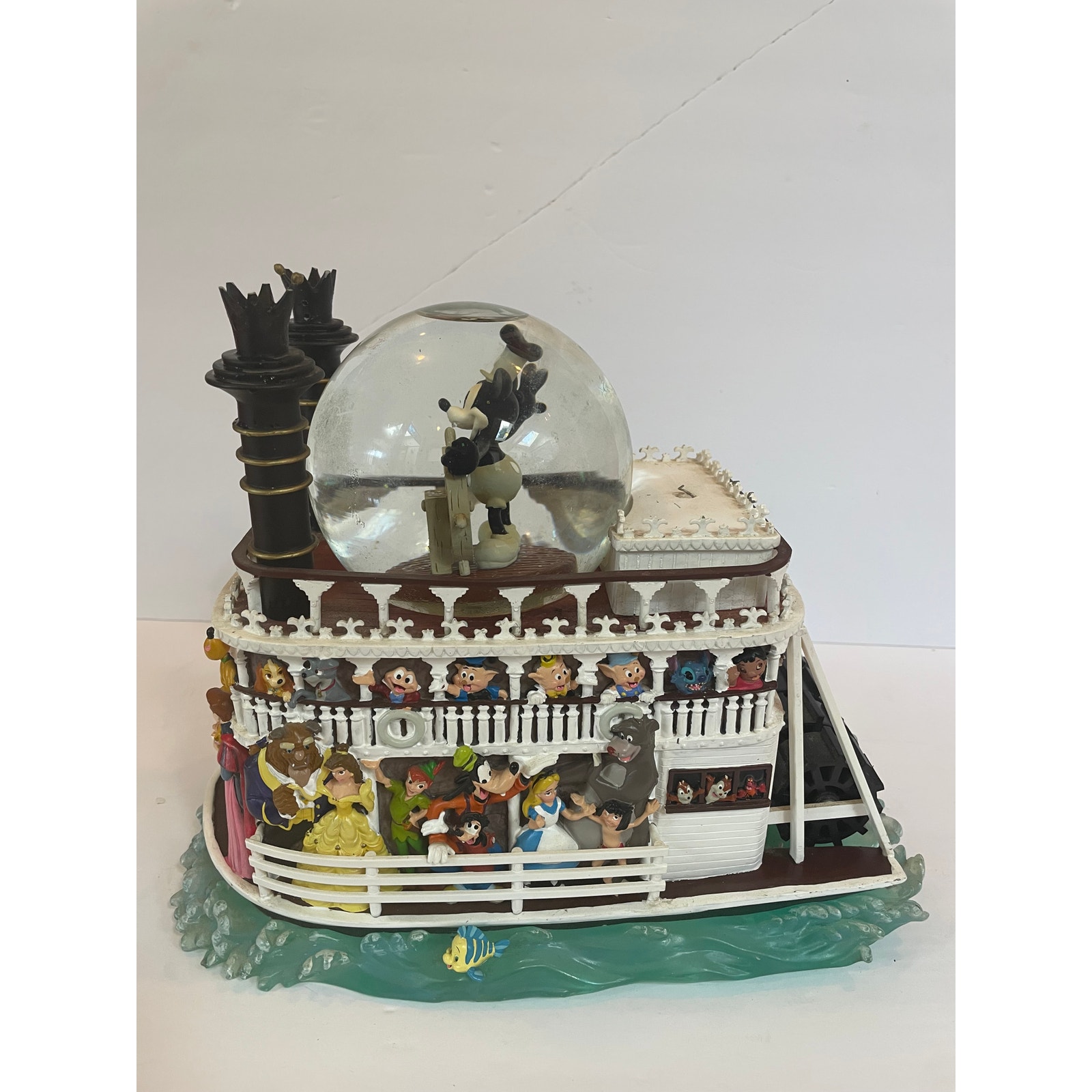 Disney Steamboat Willie Liberty Belle River Boat Mickey Mouse Musical Snowglobe