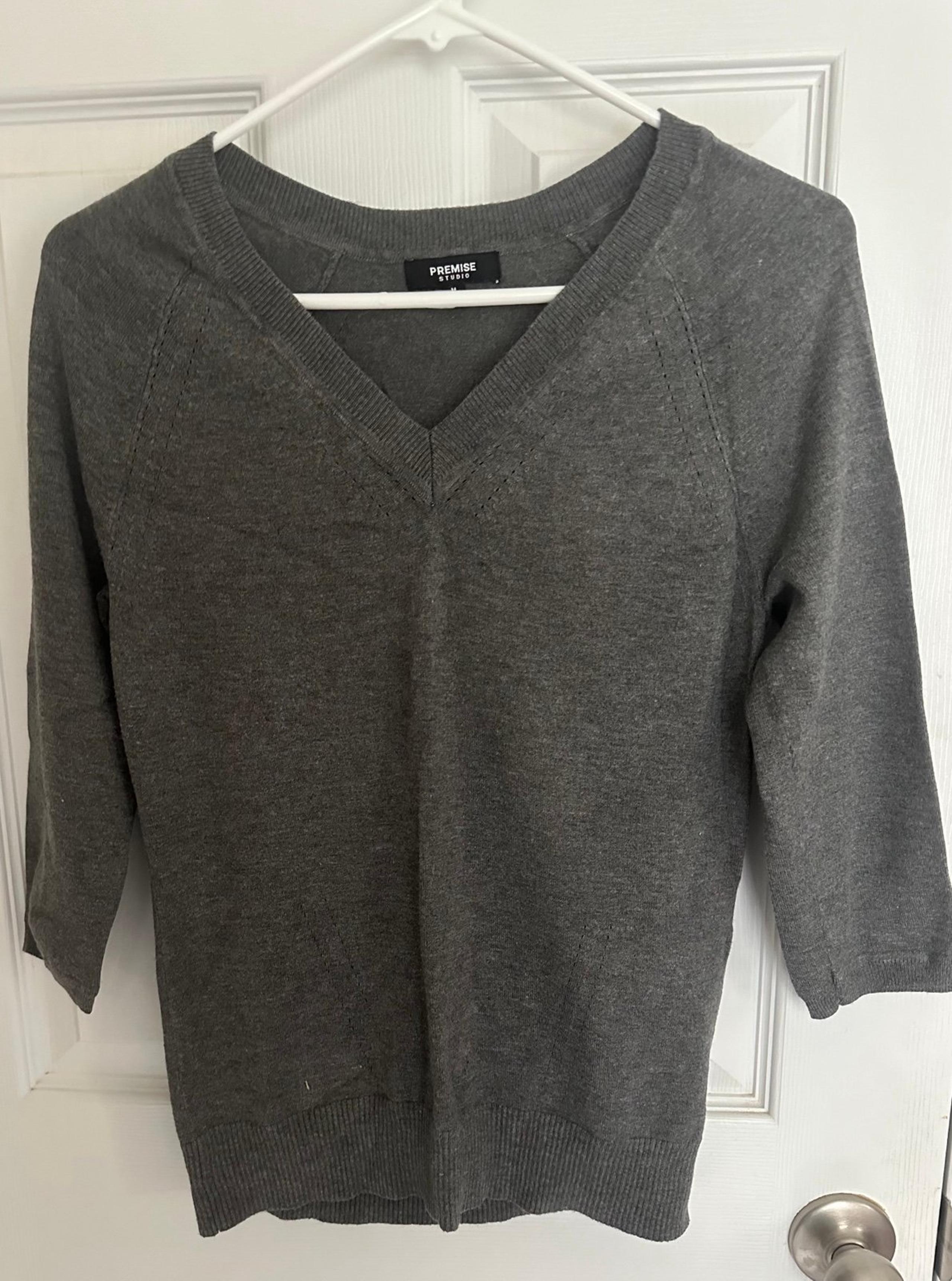 Premise Studio Womens Size Medium gray Pullover V Neck Sweater Fall Winter