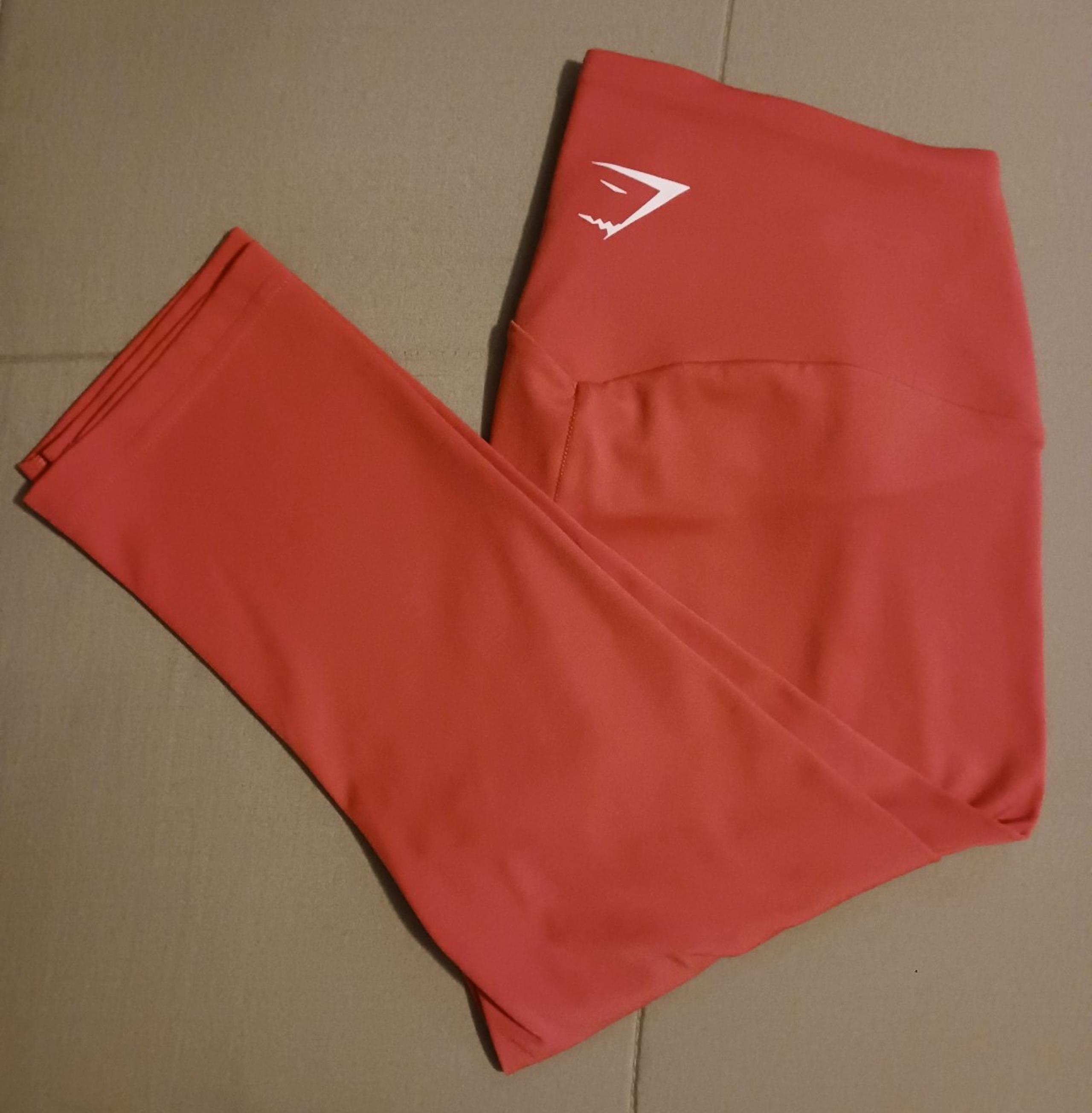 High Rise Crop Pants / Cropped Leggings - Gymshark