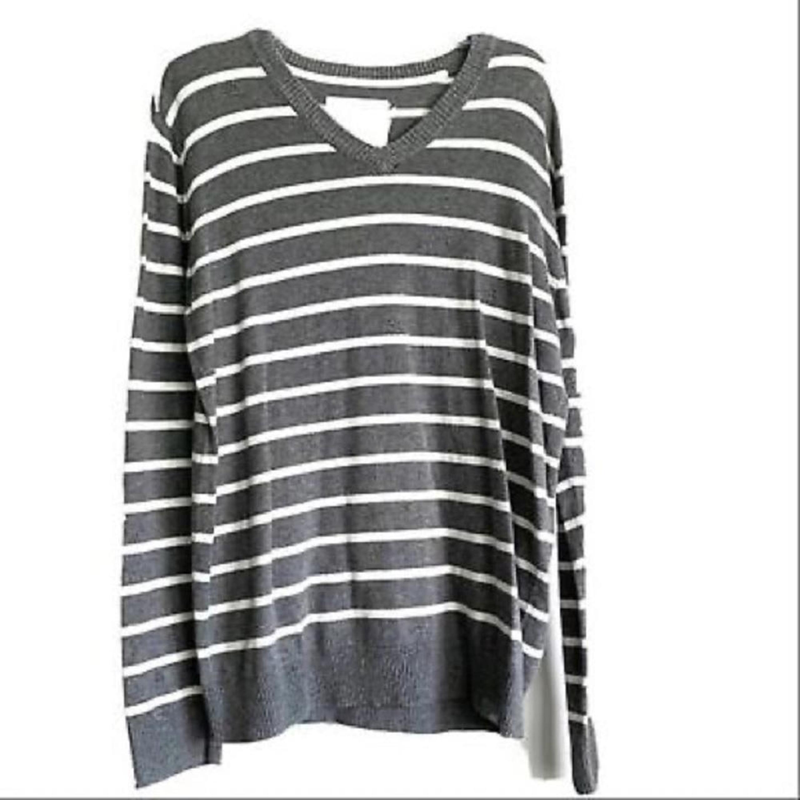 Aeropostale Gray & White Stripe Long Sleeve V-Neck Knit Sweater size L