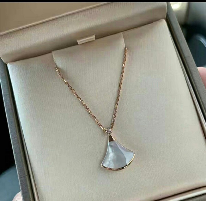 Ladies necklace