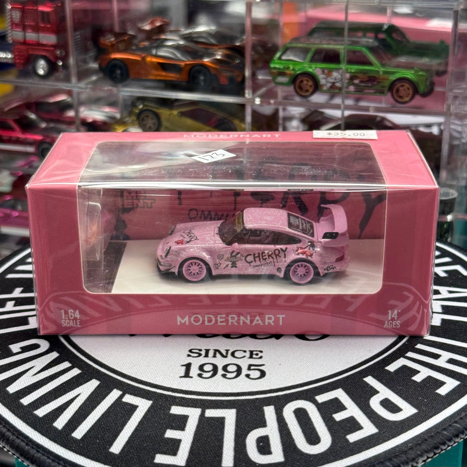 ModernArt TMD Porsche 993 RWB (Pink Cherry Livery) w/ Figure!(1/64 Scale) NEW