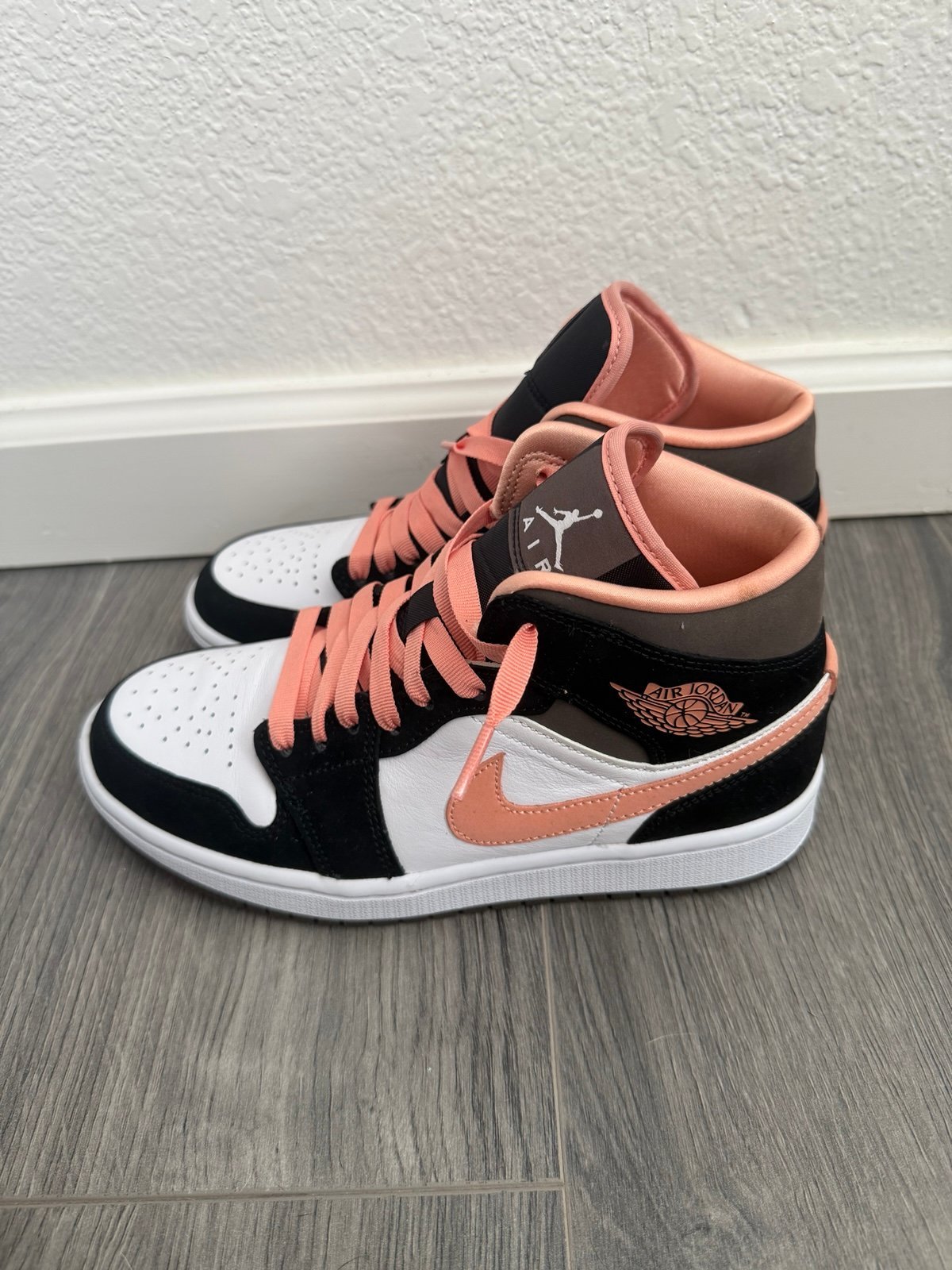 Women’s Jordan 1 Mid Peach Mocha