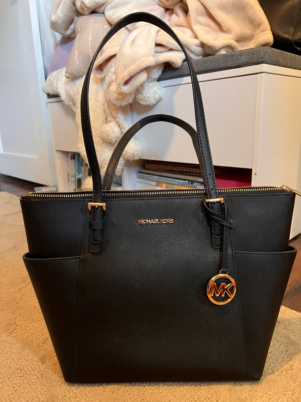 Black michaels kors purse