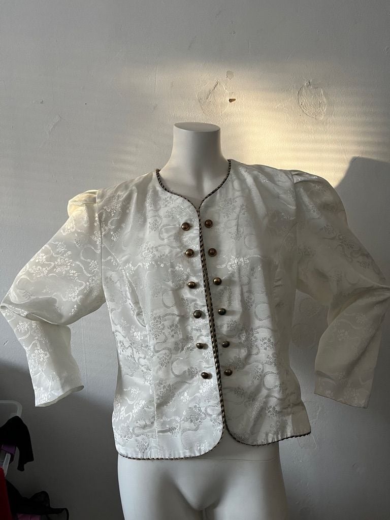 Lady Carol Petites New York white gold jacquard long sleeve gold black trim 14